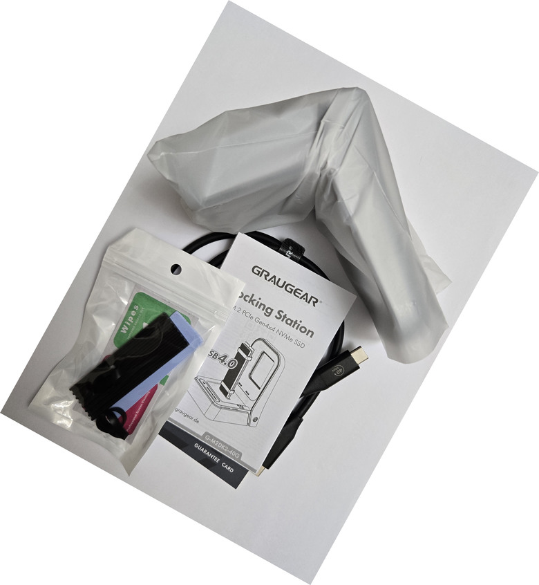 【開箱簡測】GRAUGEAR USB4.0 Type C M.2 NVMe 美型外接盒(Dock Station) 效能簡測 (圖多)