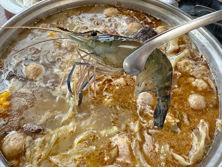 南投薑母鴨推薦，薑母鴨、胡椒全鴨還可以一鍋兩吃，山泉水養殖吳郭魚、現撈泰國蝦，埔里在地美食