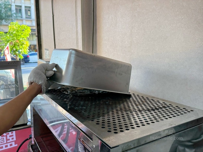 新鮮現烤魚，獨家蔥蒜醬汁、肉質Q嫩、味道鮮甜，外帶內用都好吃
