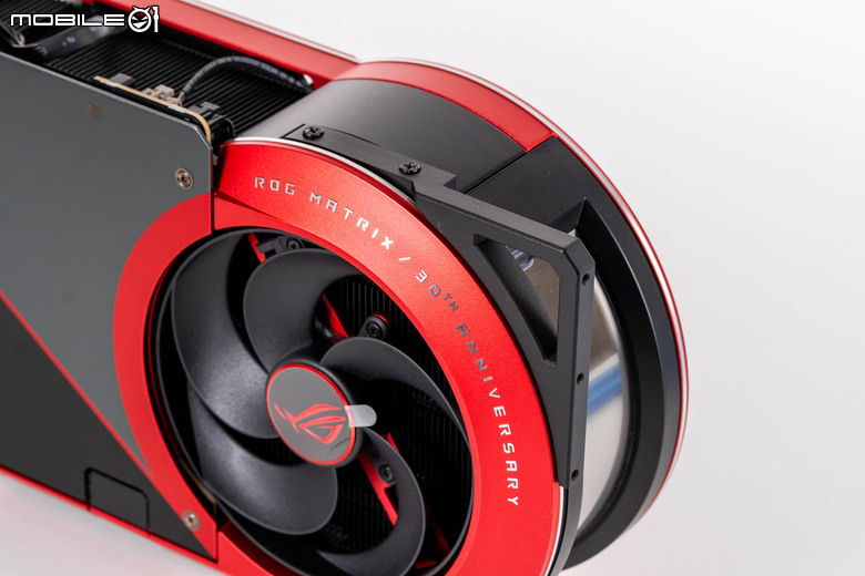 ROG Matrix Platinum GeForce RTX 5090 顯示卡開箱實測 集 30 周年經驗大成的頂級遊戲效能輸出者
