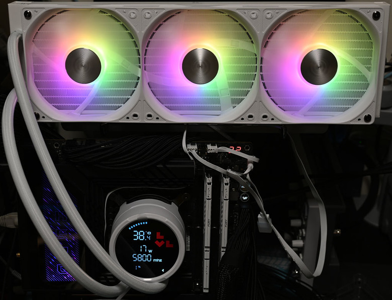 Levelplay銳玩Combat Liquid 360 HUD一體式水冷散熱器開箱