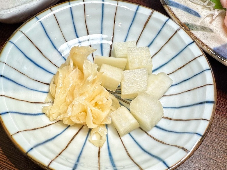 捷運學區日本料理，壽司、鮮甜生魚片、澎湃海鮮丼、炙燒壽司、寵物友善