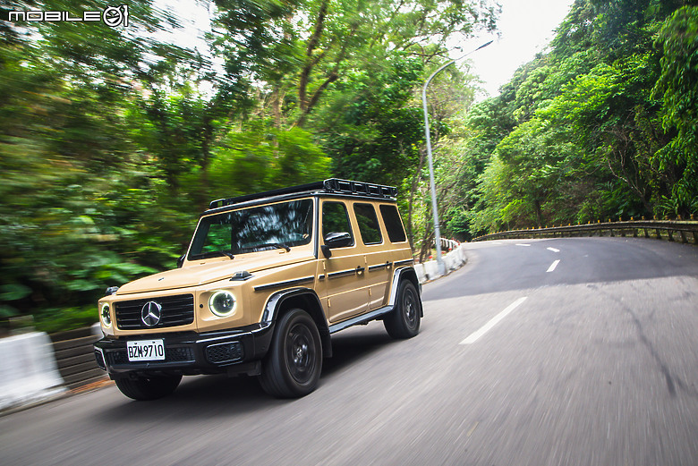 駕著Mercedes-Benz G 450 d來趟露營體驗，在城市與山林間恣意轉換的生活態度！