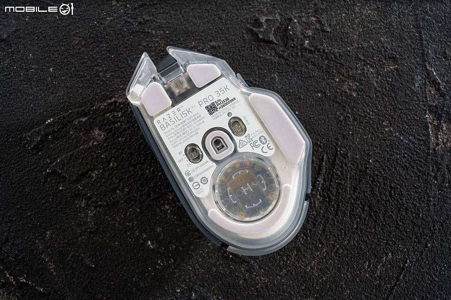 Razer Phantom White 開箱分享｜融合復古與未來科技的半透美學