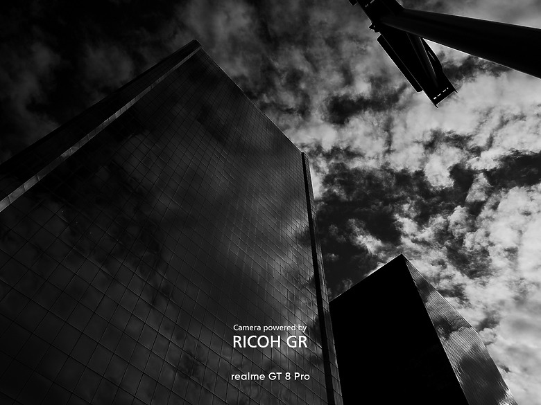 realme GT 8 pro × RICOH GR｜ 街拍的光影協奏曲