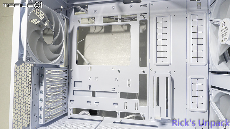 【開箱】與音響絕配的機殼 | LIAN LI LANCOOL 217 INF WHITE