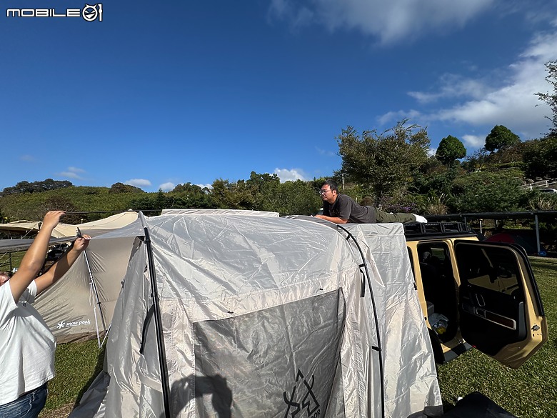 駕著Mercedes-Benz G 450 d來趟露營體驗，在城市與山林間恣意轉換的生活態度！