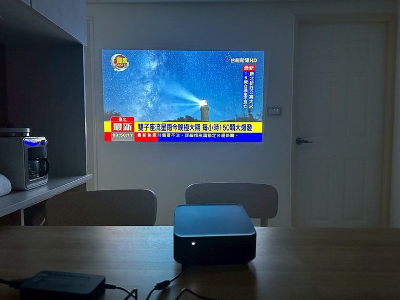 和新家的輕巧簡約融為一體，Epson EF-62N投影機開箱