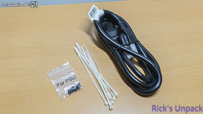 【開箱】白色側出電源 | CORSAIR RM1000x SHIFT WHITE