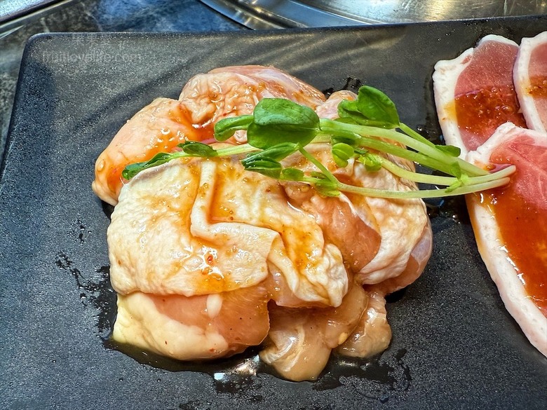 稻田美景燒肉店，套餐肉量十足，泰式沾醬超唰嘴又解膩