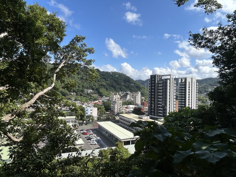 【小惡魔驫到成功】新春搭捷運，登走滿山古蹟的芝山岩步道