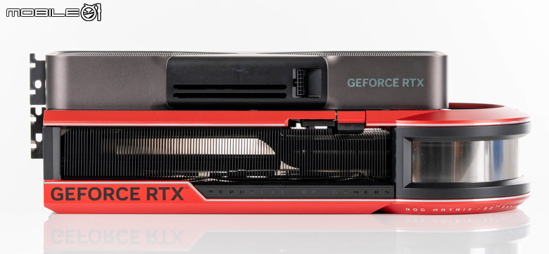 ROG Matrix Platinum GeForce RTX 5090 顯示卡開箱實測 集 30 周年經驗大成的頂級遊戲效能輸出者
