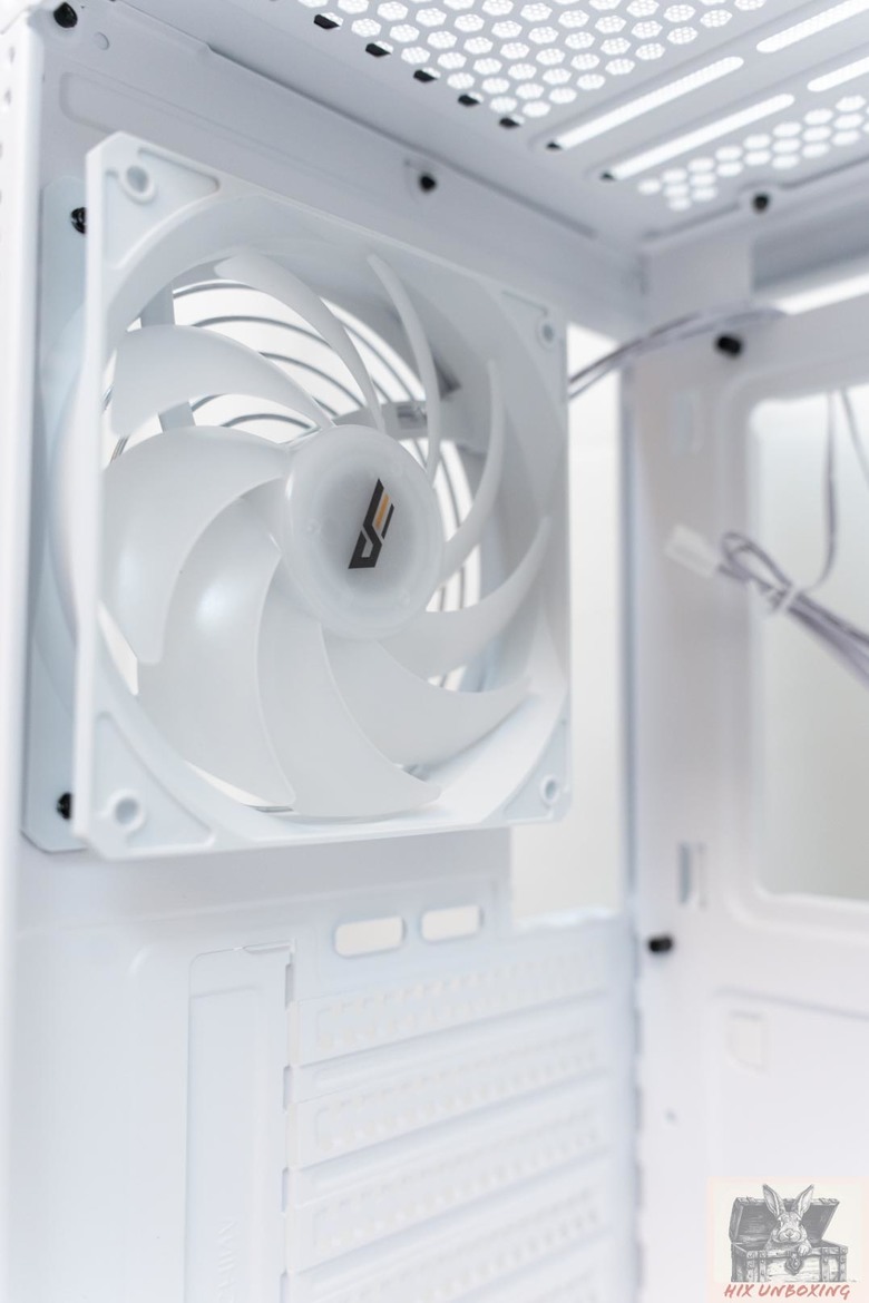 點我看大圖 全曲玻璃,全景感受 darkFlash大飛DS900G