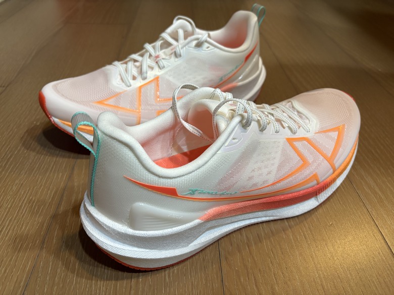 《跑鞋開箱》從耐磨跑鞋，到成熟的綜訓鞋，特步xtep「兩千公里 5.0」進化實測！