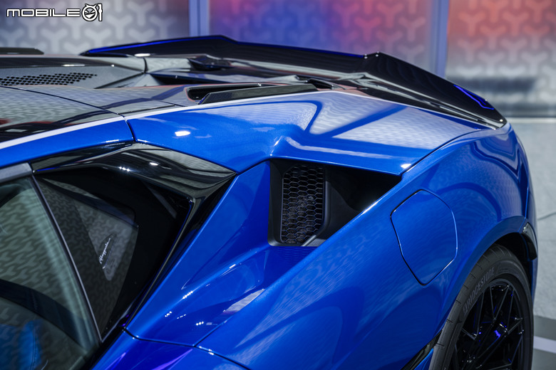 Lamborghini Revuelto、Urus SE、Temerario 首度齊聚臺灣｜限時三天於富邦美術館展示！