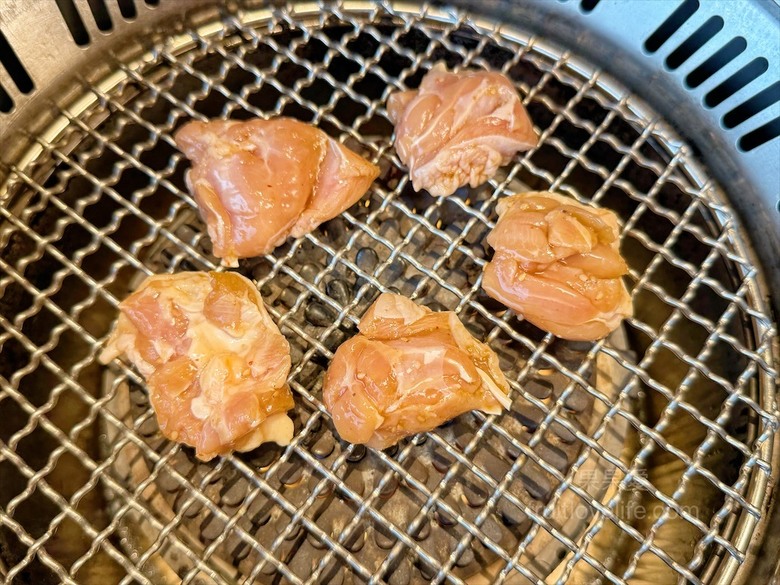 稻田美景燒肉店，套餐肉量十足，泰式沾醬超唰嘴又解膩