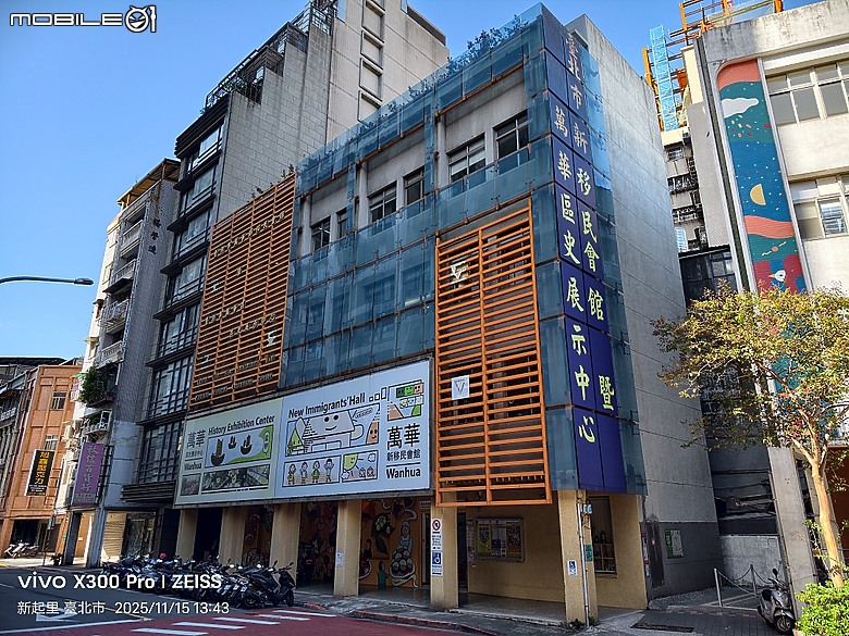 艋舺祖師廟、艋舺青山宮、萬華區史展示中心、艋舺謝宅、朝北醫院、青山宮、青雲閣、華西街夜市 — 臺北市區小旅行之艋舺老市街散步