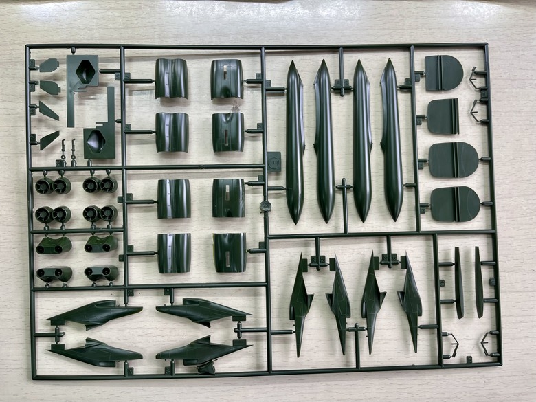 和你製作1/100 田宮B-52D 轟炸機，很巨呢！（第一部份）