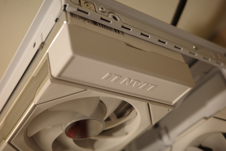 B850 Aorus Stealth ICE 開箱 與O11D Mini V2背插體驗