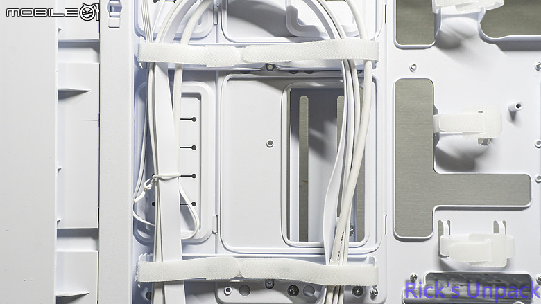 【開箱】與音響絕配的機殼 | LIAN LI LANCOOL 217 INF WHITE