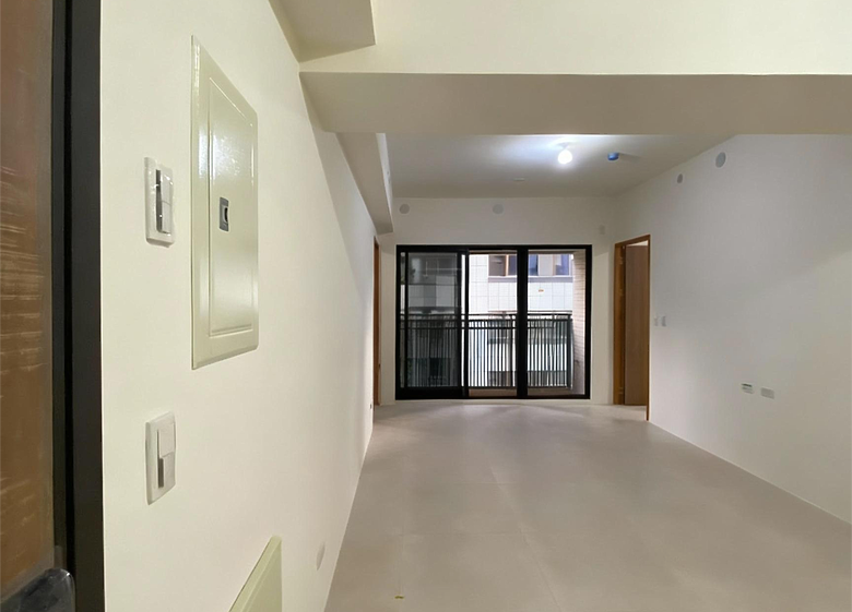 【開箱】客廳小、動線卡、餐桌太遠？分享我們怎麼在新成屋一次改善~一家人的距離還變近了~