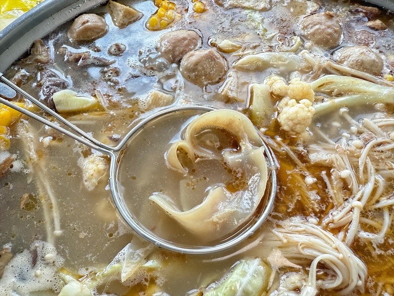 南投薑母鴨推薦，薑母鴨、胡椒全鴨還可以一鍋兩吃，山泉水養殖吳郭魚、現撈泰國蝦，埔里在地美食