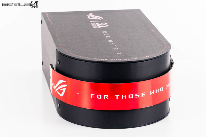ROG Matrix Platinum GeForce RTX 5090 顯示卡開箱實測 集 30 周年經驗大成的頂級遊戲效能輸出者
