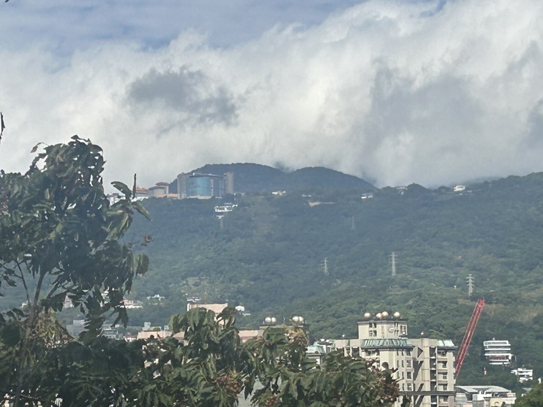 【小惡魔驫到成功】新春搭捷運，登走滿山古蹟的芝山岩步道