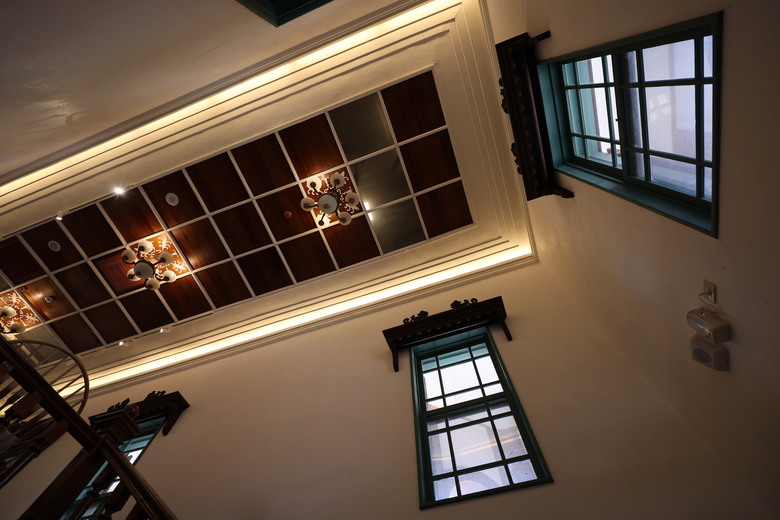 帶著R8的旅行 鷲嶺食肆 原台南測候所 吳園藝文中心 臺南知事官邸 億載金城