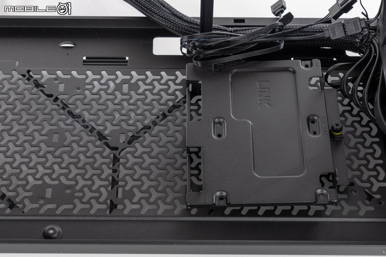 CORSAIR FRAME 5000D RS ARGB 機殼開箱實裝 以高度模組化設計不僅裝機便利 散熱效果也好