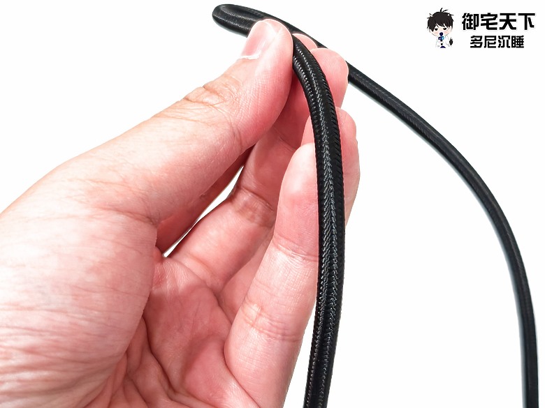開箱｜TOUGHER 編織掛繩急速充電線 - 二合一設計，是手機掛繩也是 USB-C 充電線之作！