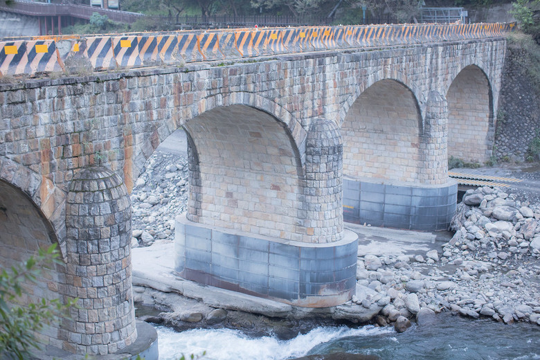 點我看大圖 在春秋交界入座,南投山林裡的食光