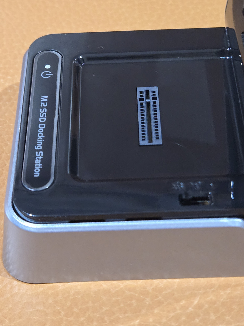 【開箱簡測】GRAUGEAR USB3.2 20Gbps Type C M.2 NVMe/NGFF 美型外接盒(Dock Station) 效能簡測 (圖多)