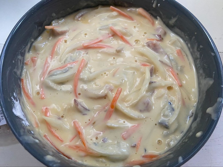 天氣一冷就想吃海鮮，在家用電烤盤試做海鮮煎餅