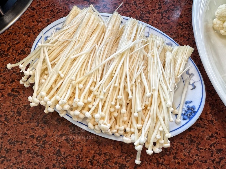 南投薑母鴨推薦，薑母鴨、胡椒全鴨還可以一鍋兩吃，山泉水養殖吳郭魚、現撈泰國蝦，埔里在地美食