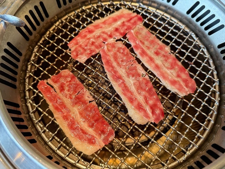 稻田美景燒肉店，套餐肉量十足，泰式沾醬超唰嘴又解膩
