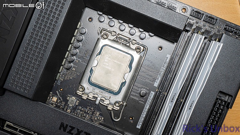 【開箱】泰坦潔白水冷 | CORSAIR iCUE LiNK TITAN 360 RX RGB WHITE