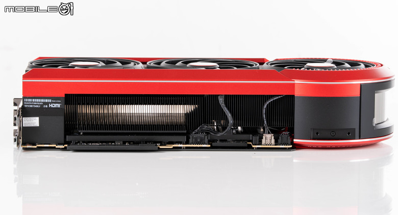 ROG Matrix Platinum GeForce RTX 5090 顯示卡開箱實測 集 30 周年經驗大成的頂級遊戲效能輸出者