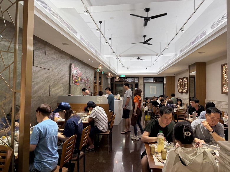 【台南酸白菜火鍋推薦】隱藏版麻辣酸白菜火鍋｜老師傅純手工酸白菜 ｜純手工酸白菜 × 手炒麻辣底｜東北酸白菜火鍋 安平店