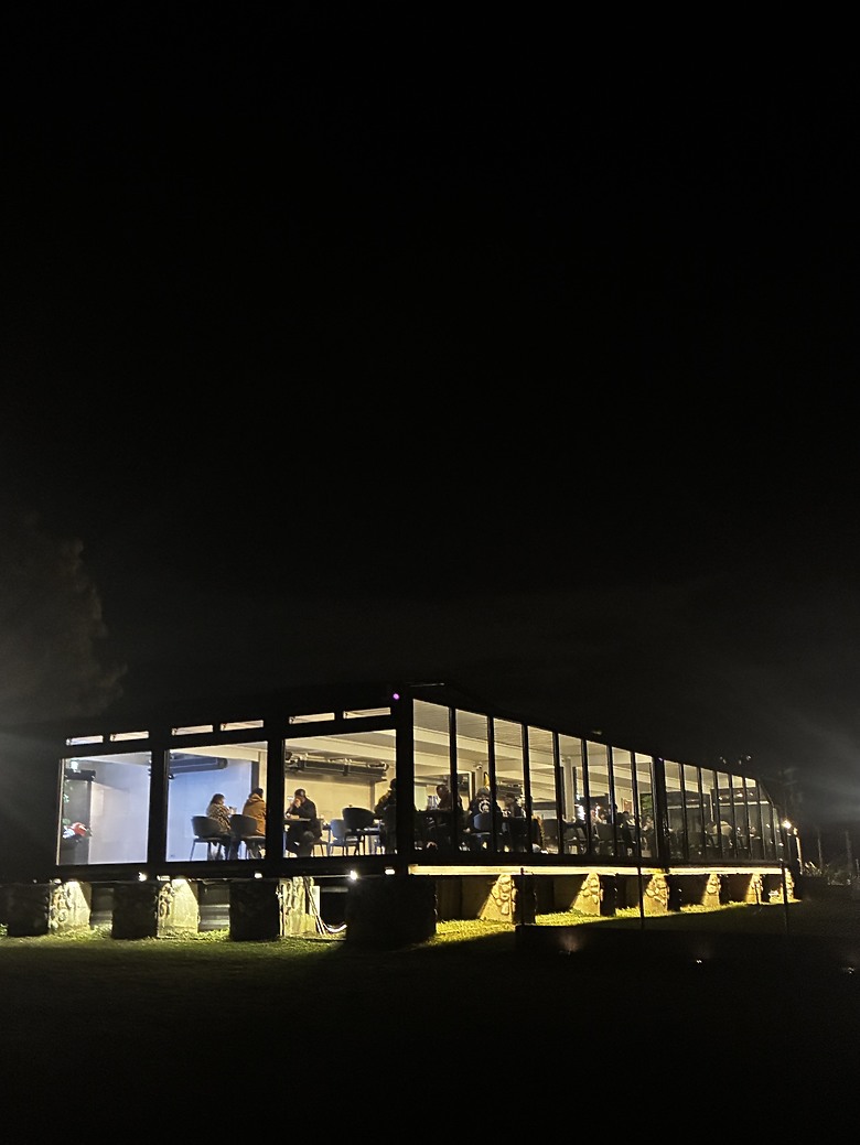 點我看大圖 【探店分享】 桃園龍潭超讚夜景 | 見山景觀咖啡廳