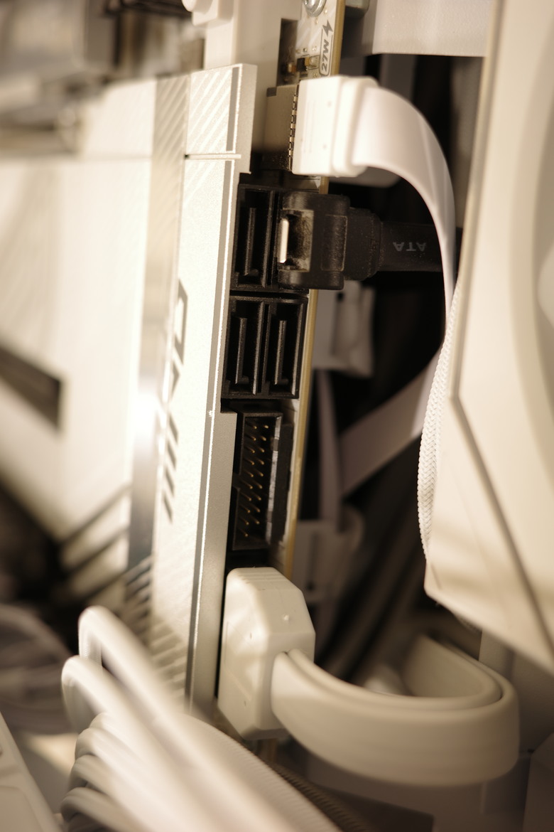 B850 Aorus Stealth ICE 開箱 與O11D Mini V2背插體驗