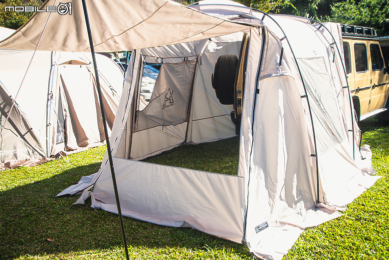 駕著Mercedes-Benz G 450 d來趟露營體驗，在城市與山林間恣意轉換的生活態度！