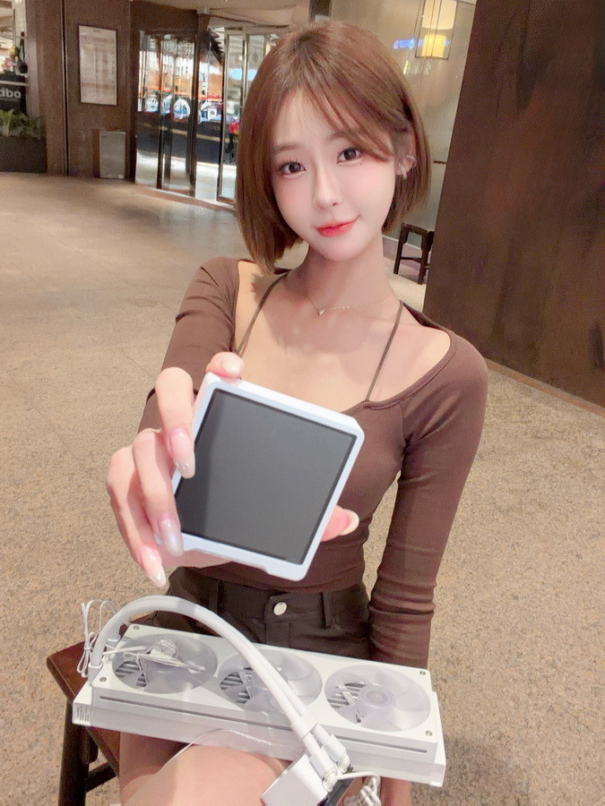 COUGAR POSEIDON VISTEK PRO ARGB 360 白色 - 自定義大螢幕 一體式水冷