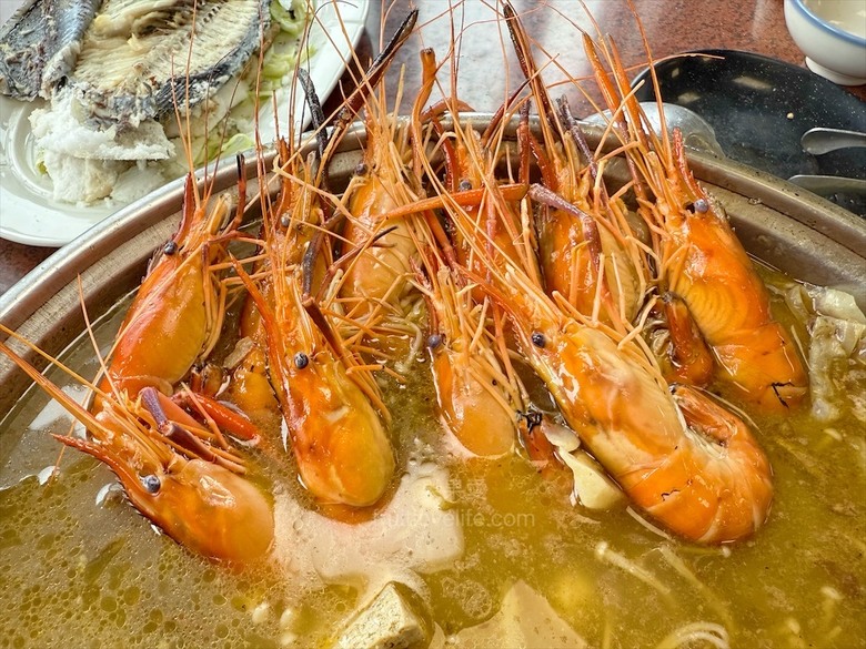 南投薑母鴨推薦，薑母鴨、胡椒全鴨還可以一鍋兩吃，山泉水養殖吳郭魚、現撈泰國蝦，埔里在地美食