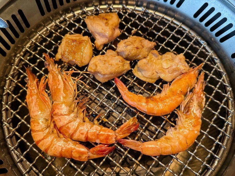 稻田美景燒肉店，套餐肉量十足，泰式沾醬超唰嘴又解膩