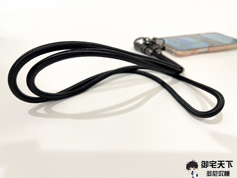 開箱｜TOUGHER 編織掛繩急速充電線 - 二合一設計，是手機掛繩也是 USB-C 充電線之作！