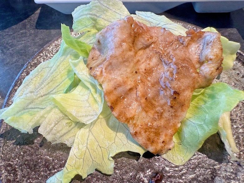 稻田美景燒肉店，套餐肉量十足，泰式沾醬超唰嘴又解膩