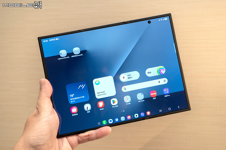 Samsung Galaxy Z TriFold 三摺機動手玩｜台灣售價 9 萬有找、12/19 正式開賣！