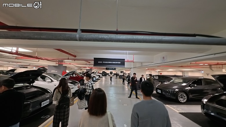 點我看大圖 Tesla Model Y rwd版(煥新Y) 二少爺 不專業 開箱 及 簡易心得分享