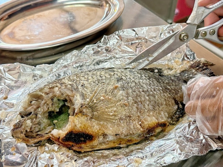 新鮮現烤魚，獨家蔥蒜醬汁、肉質Q嫩、味道鮮甜，外帶內用都好吃